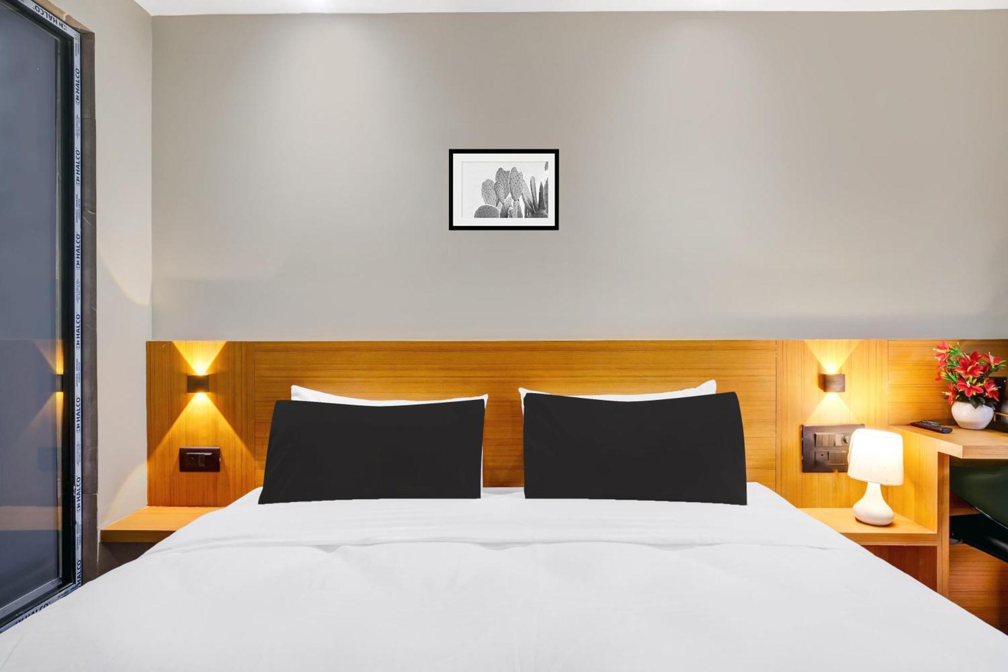 Townhouse Oak Sarusajai Stadium Dispur Εξωτερικό φωτογραφία